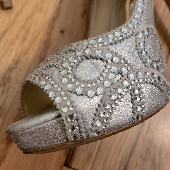 Badgley Mischka Karma Ii Shimmer-suede Pump Platforms Silver Peep-Toe Heels 6.5 - Picture 7 of 10